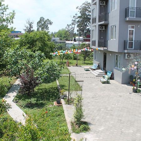 Femily Hotel In Batumi Mareti Str 2 외부 사진