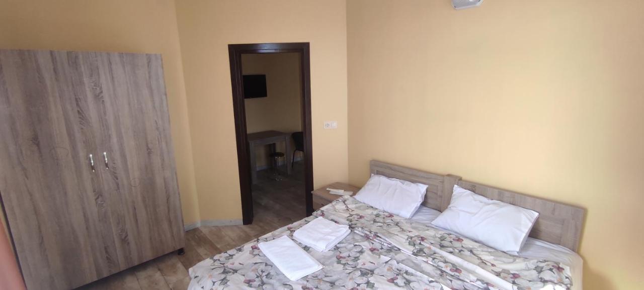 Femily Hotel In Batumi Mareti Str 2 외부 사진
