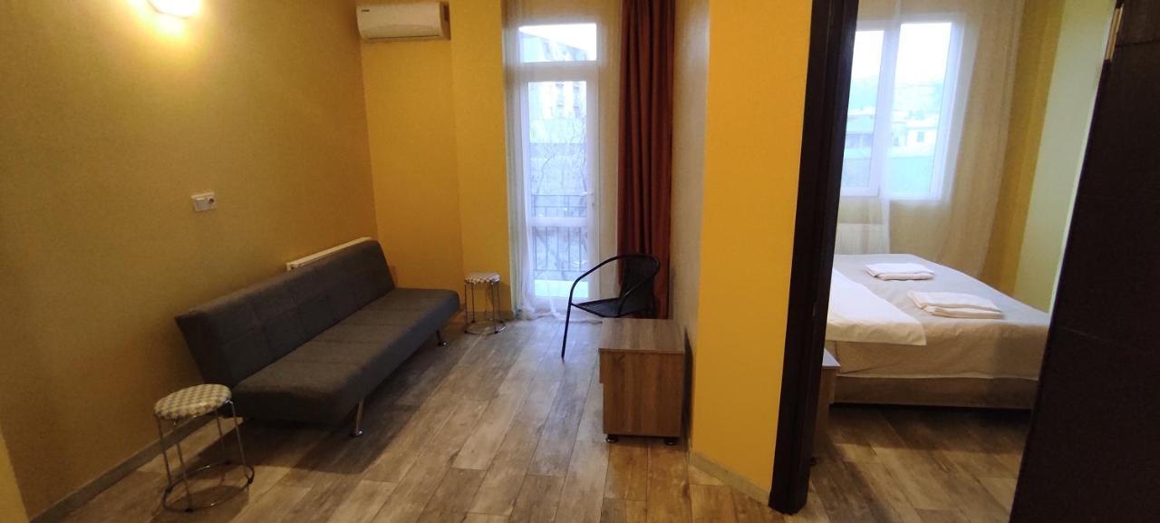 Femily Hotel In Batumi Mareti Str 2 외부 사진