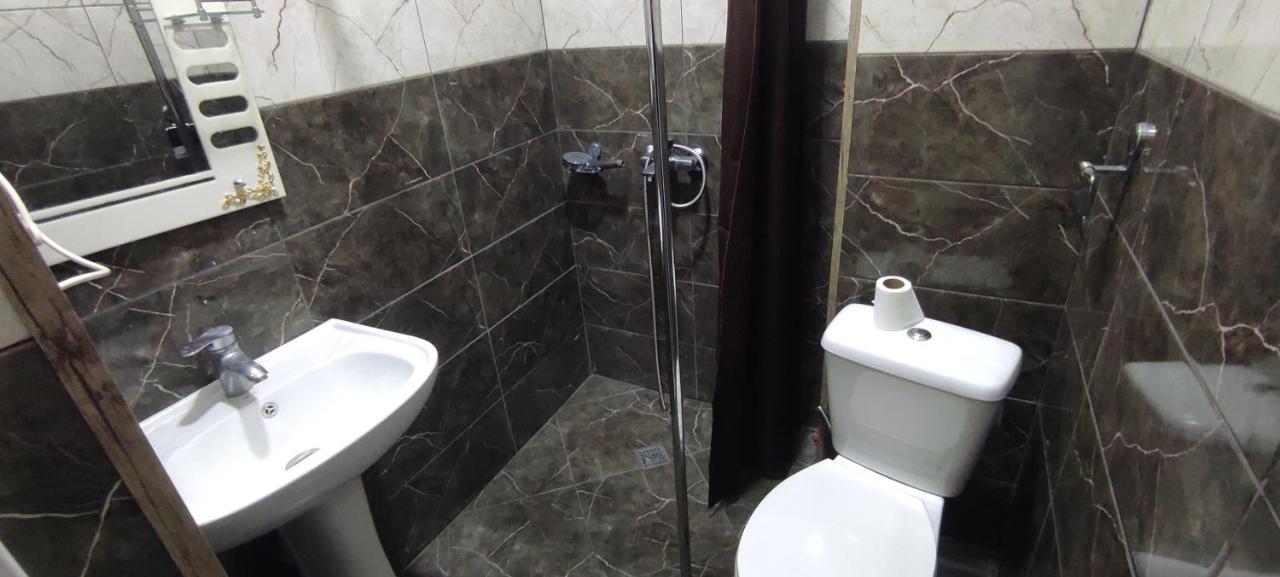 Femily Hotel In Batumi Mareti Str 2 외부 사진
