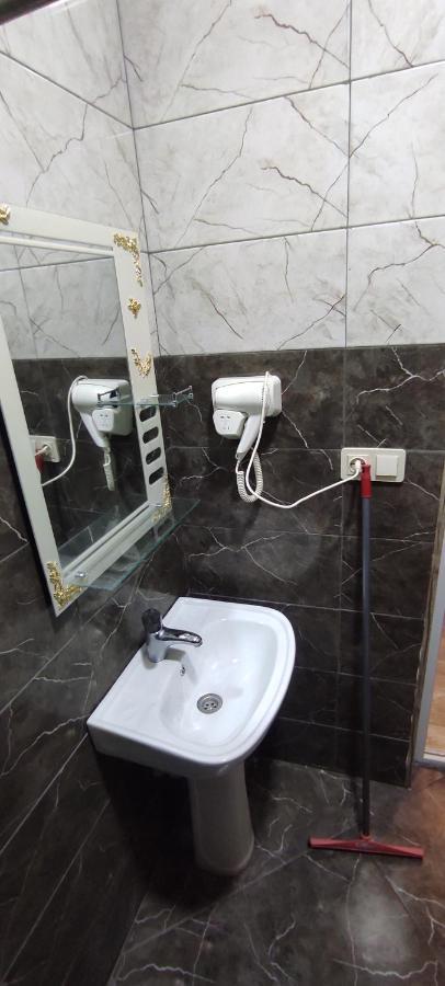 Femily Hotel In Batumi Mareti Str 2 외부 사진