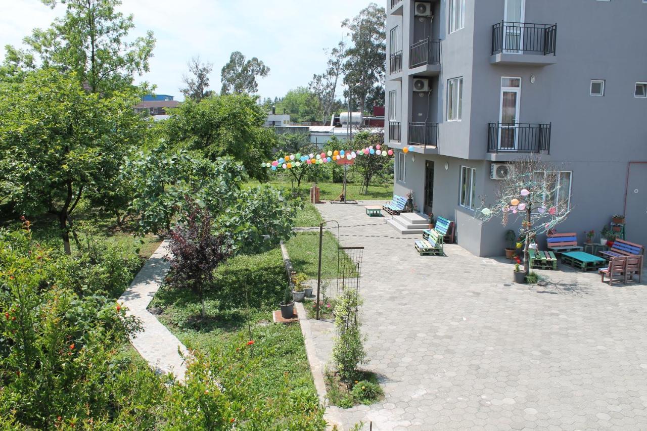 Femily Hotel In Batumi Mareti Str 2 외부 사진