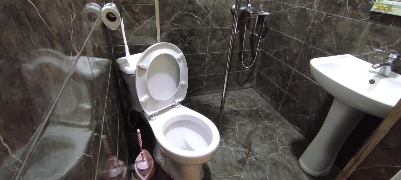 Femily Hotel In Batumi Mareti Str 2 외부 사진
