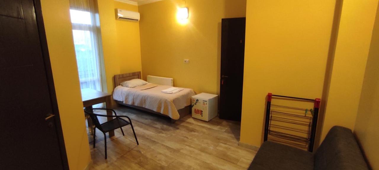 Femily Hotel In Batumi Mareti Str 2 외부 사진