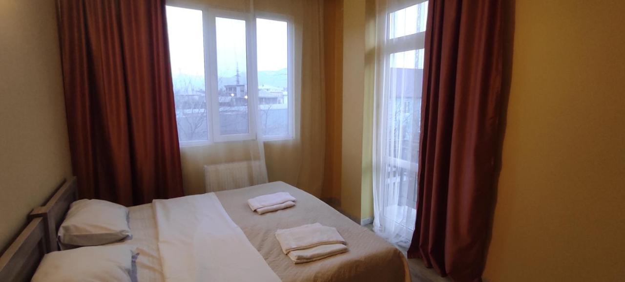 Femily Hotel In Batumi Mareti Str 2 외부 사진