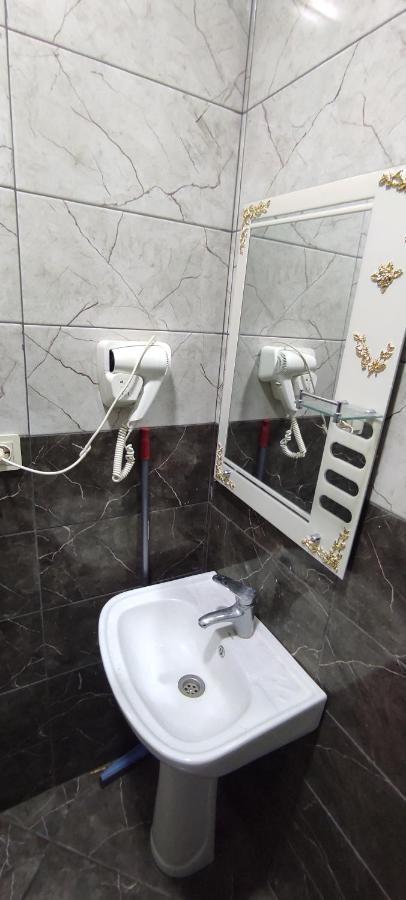Femily Hotel In Batumi Mareti Str 2 외부 사진