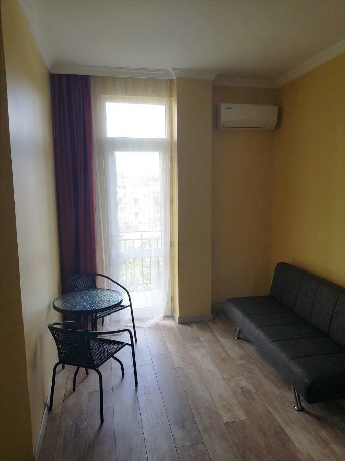 Femily Hotel In Batumi Mareti Str 2 외부 사진