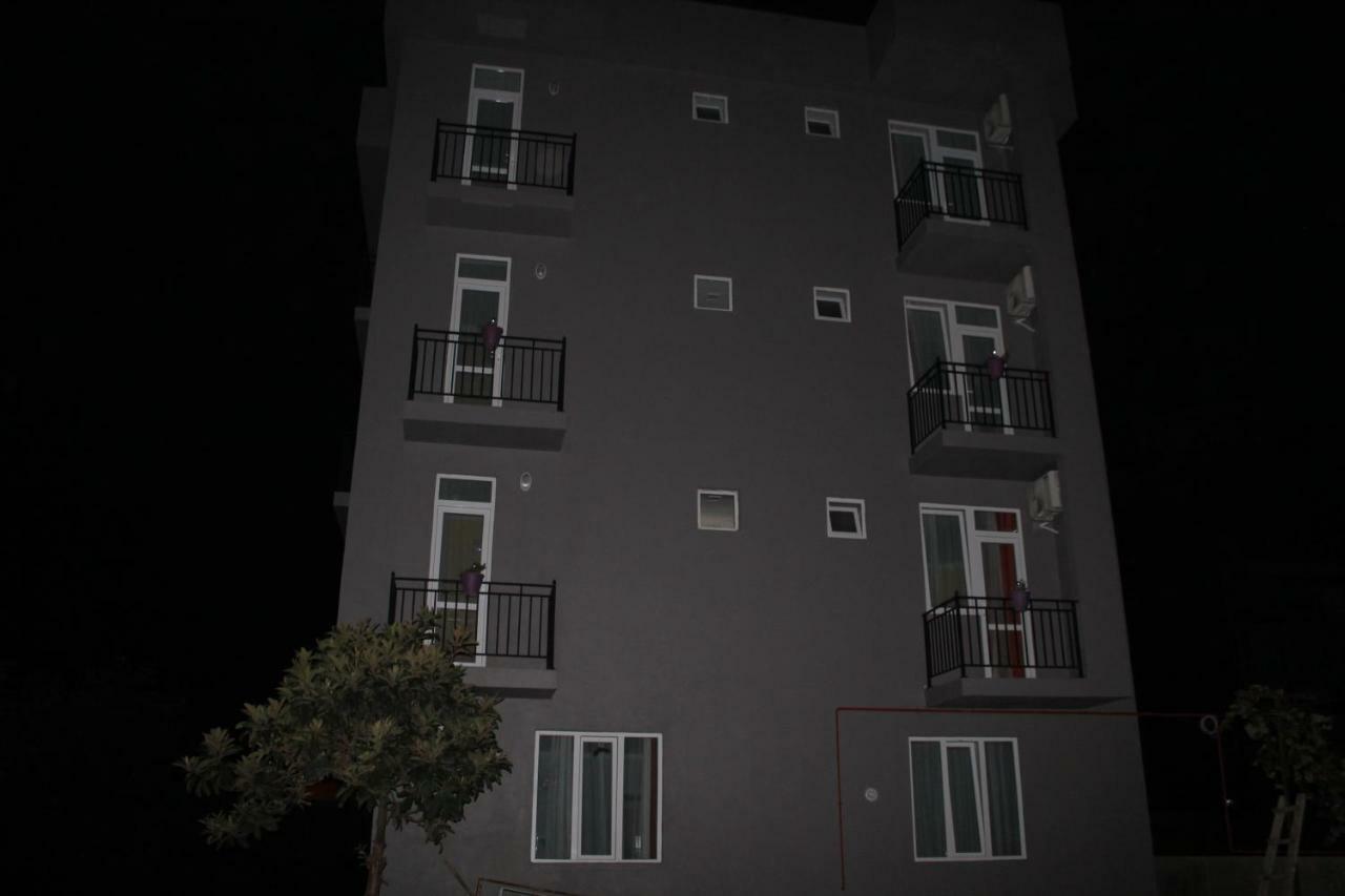 Femily Hotel In Batumi Mareti Str 2 외부 사진