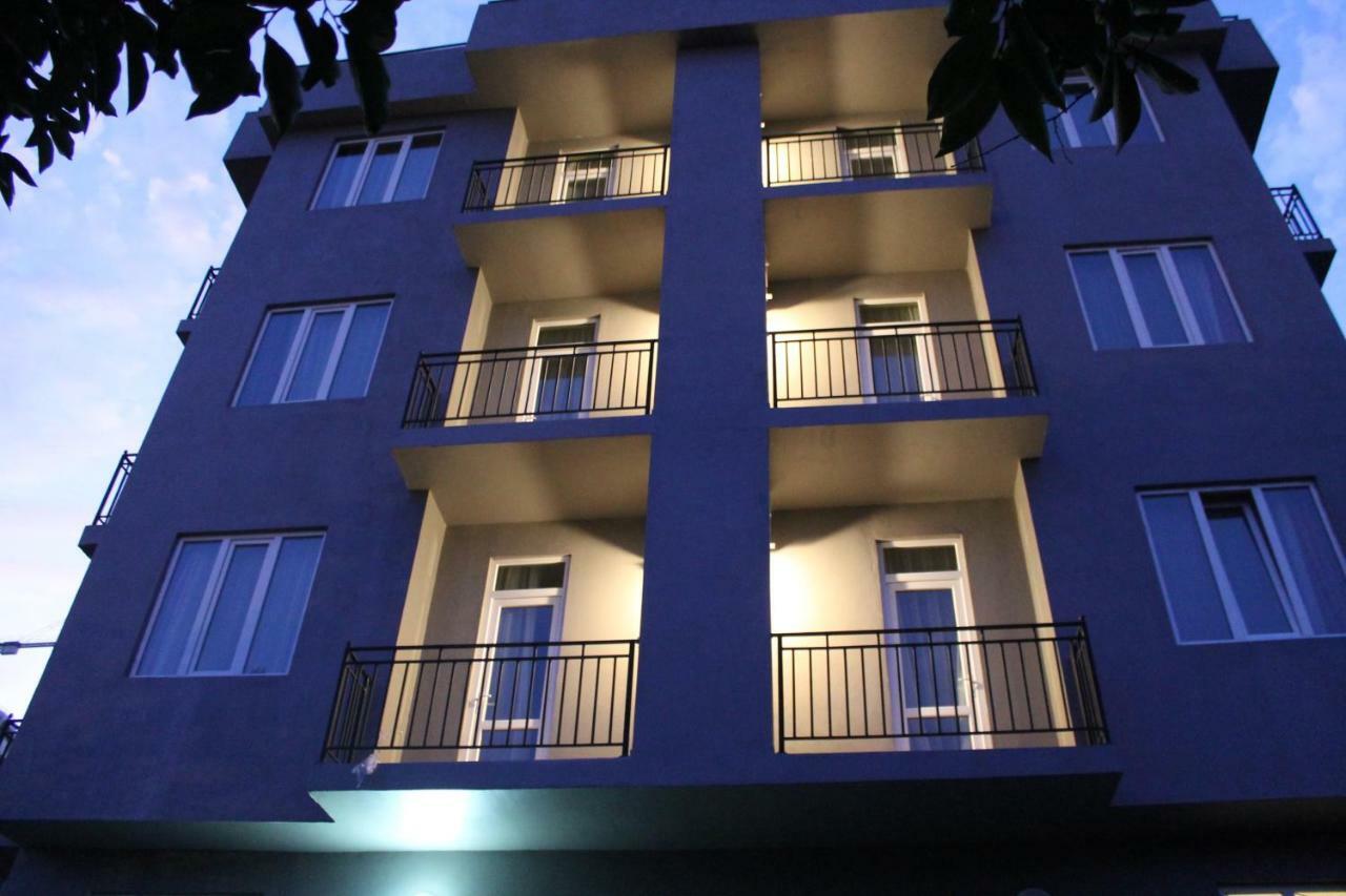 Femily Hotel In Batumi Mareti Str 2 외부 사진