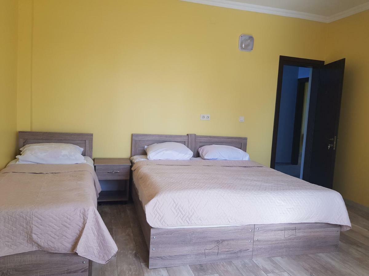 Femily Hotel In Batumi Mareti Str 2 외부 사진