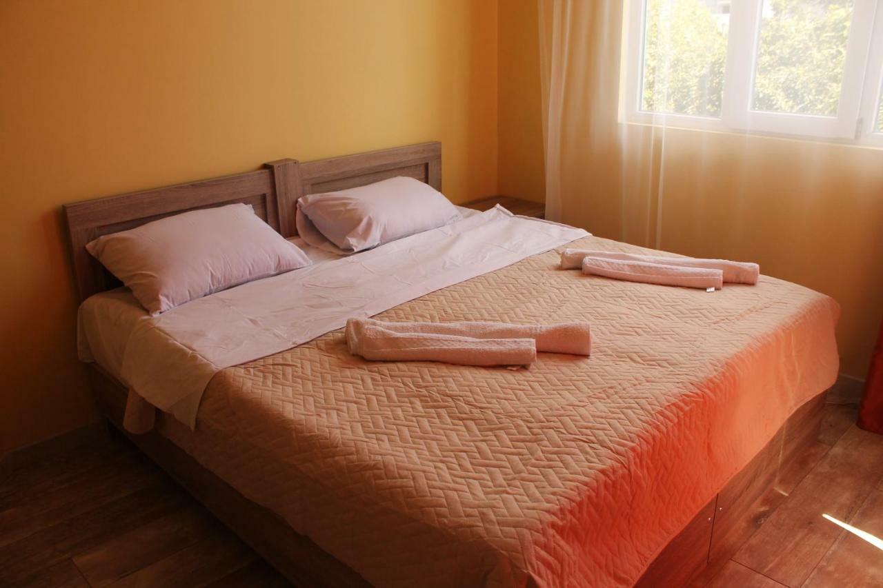 Femily Hotel In Batumi Mareti Str 2 외부 사진