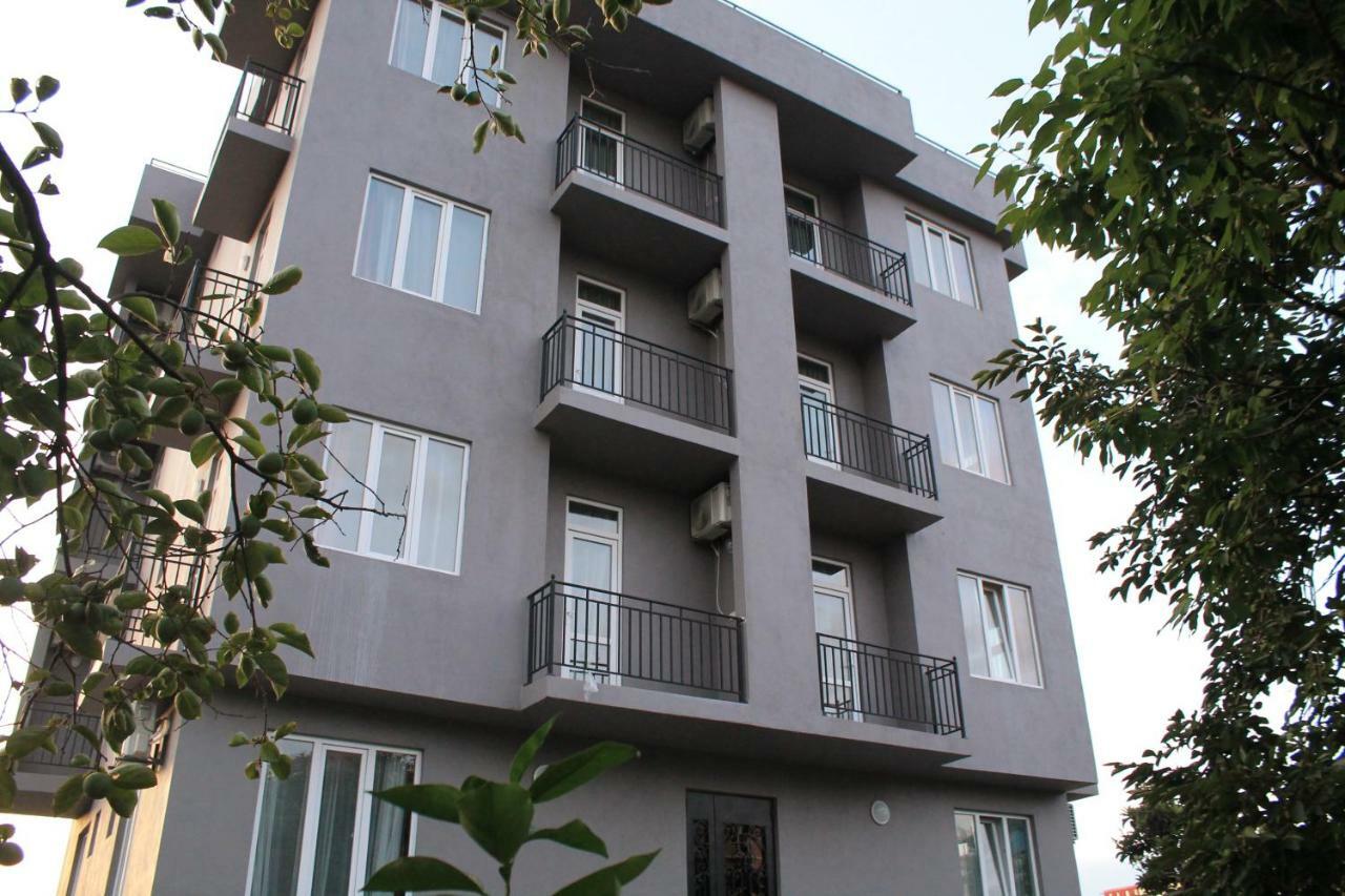 Femily Hotel In Batumi Mareti Str 2 외부 사진