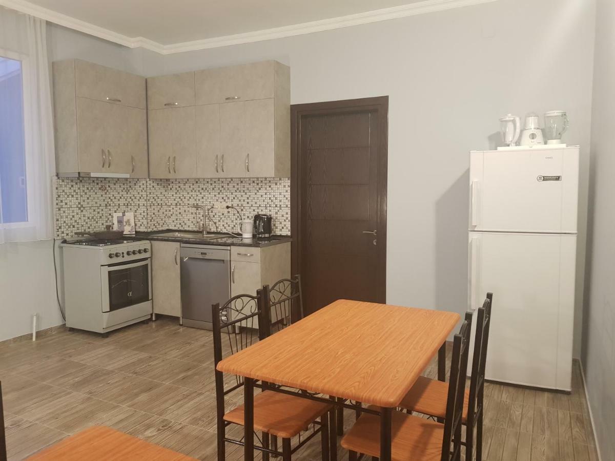Femily Hotel In Batumi Mareti Str 2 외부 사진