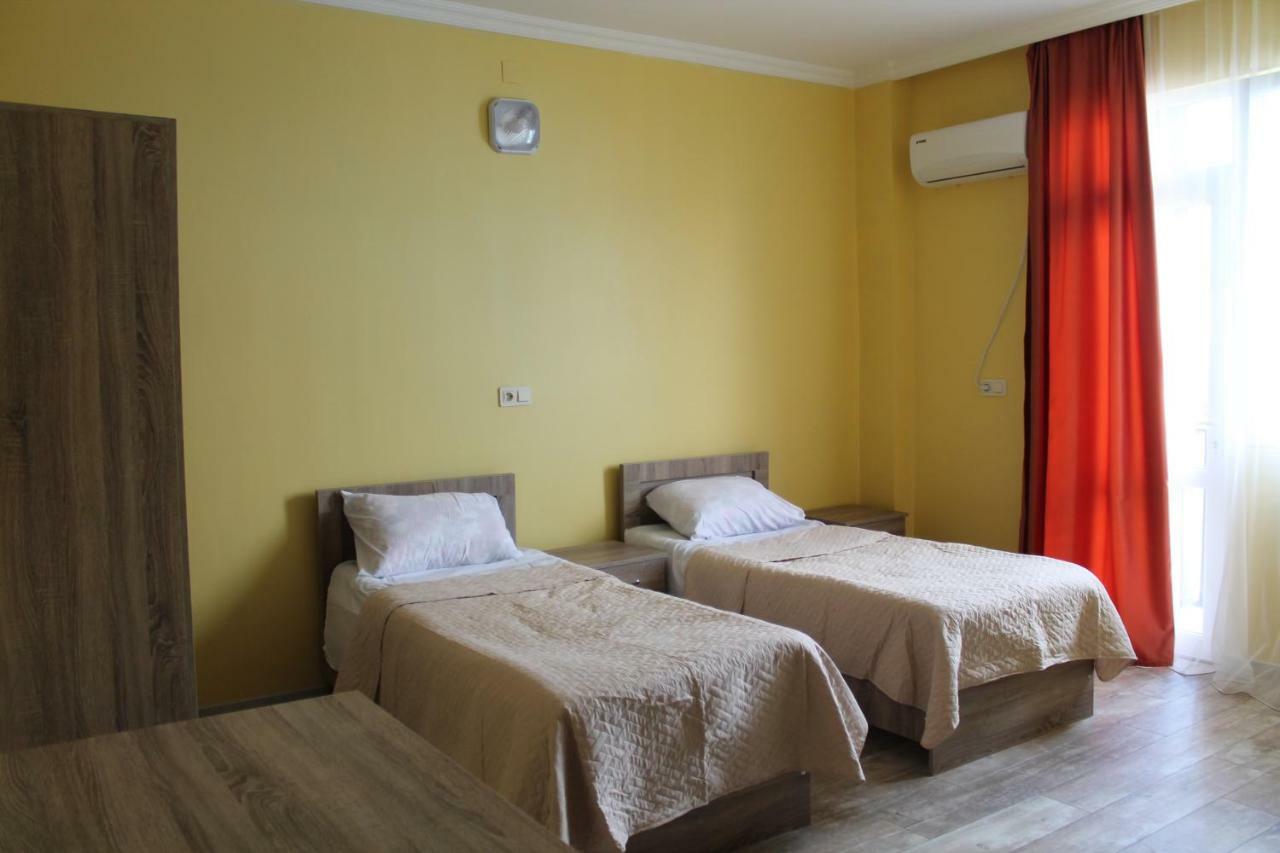 Femily Hotel In Batumi Mareti Str 2 외부 사진