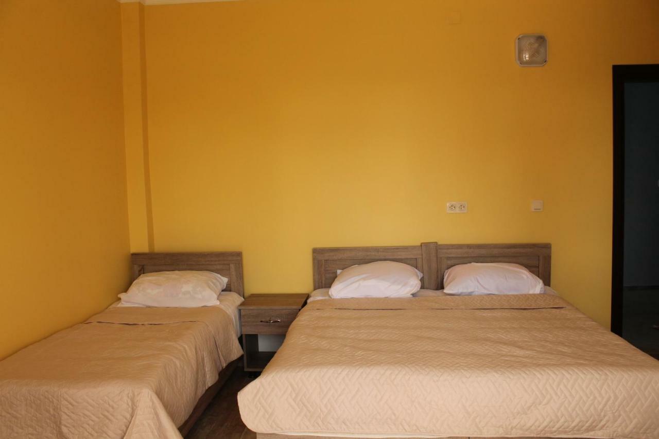 Femily Hotel In Batumi Mareti Str 2 외부 사진