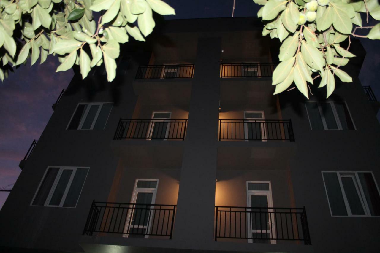 Femily Hotel In Batumi Mareti Str 2 외부 사진